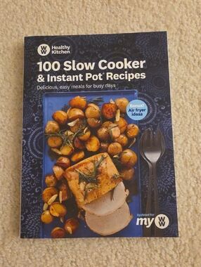 WW Healthy Kitchen 100 Slow Cooker & Instant Pot Recipes - Blue Cover